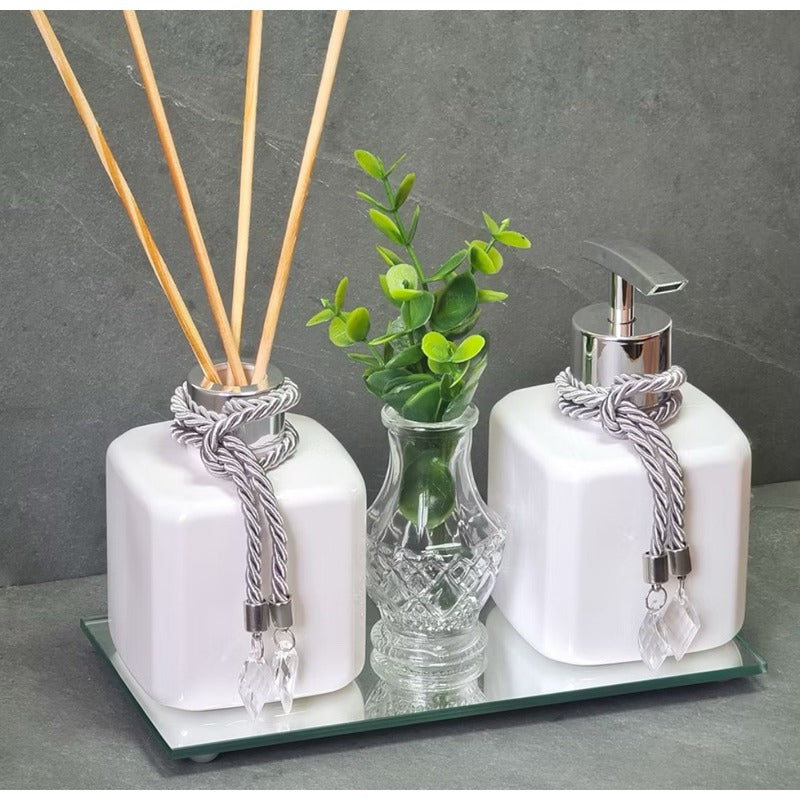 Coleção completa para seu banheiro: acessórios, organização e decoração. Transforme seu espaço com estilo e praticidade.
